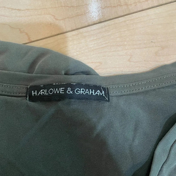 NORDSTROM HARLOWE & GRAHAM Split Sleeve V Neck T Shirt top olive green - small - Picture 3 of 4